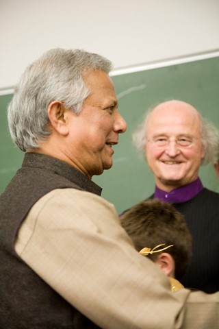 ...bei einem Treffen mit Mohammed Yunus